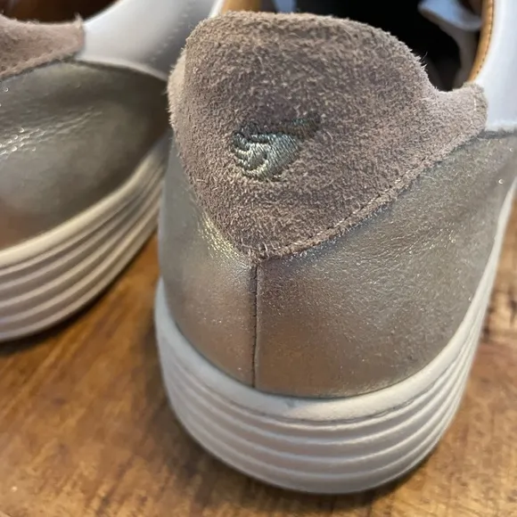 Bobbies Paris Lace-Up Sneakers