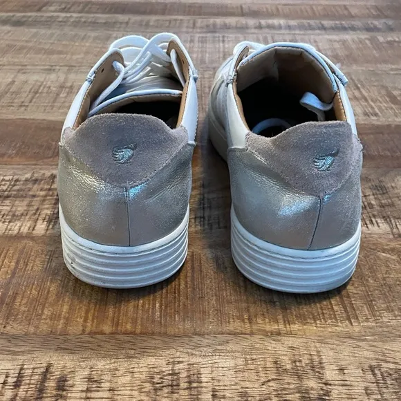 Bobbies Paris Lace-Up Sneakers