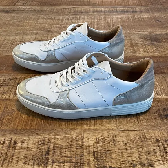 Bobbies Paris Lace-Up Sneakers