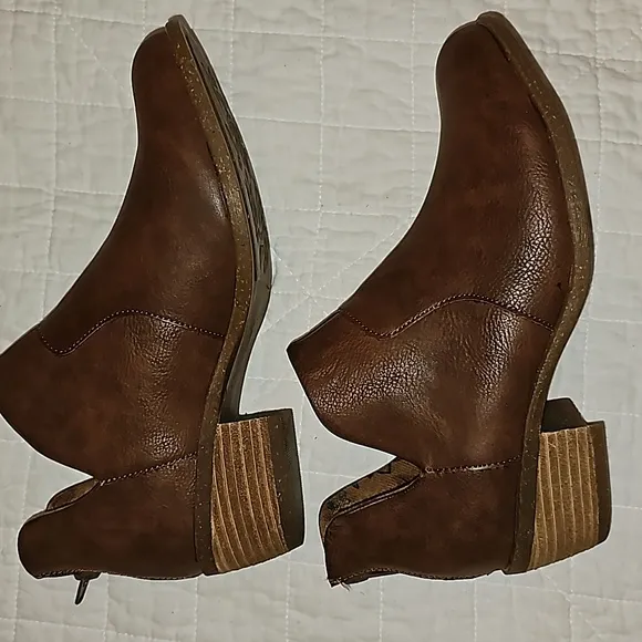 BOC Lucy booties 100% leather brown shoes sz 7.5 western style NWT