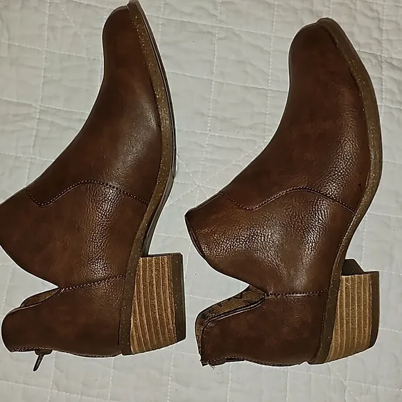 BOC Lucy booties 100% leather brown shoes sz 7.5 western style NWT