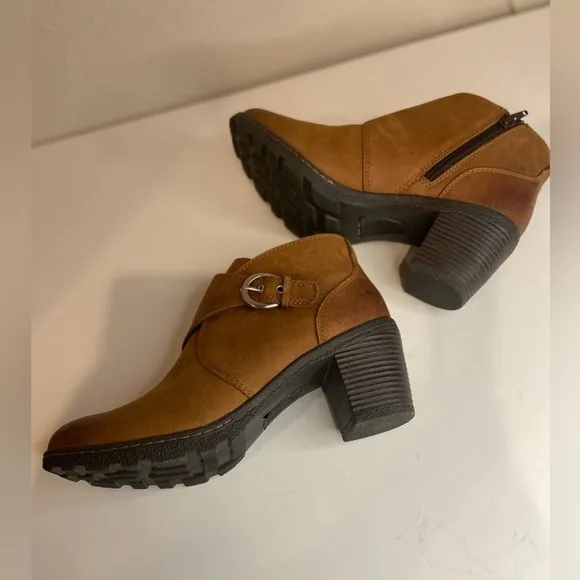 B.O.C~Born Concept~NIB~Cognac Distressed Leather Ankle Boots~Block Heel~Size 10