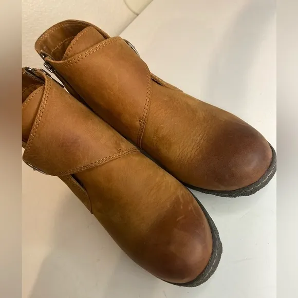 B.O.C~Born Concept~NIB~Cognac Distressed Leather Ankle Boots~Block Heel~Size 10