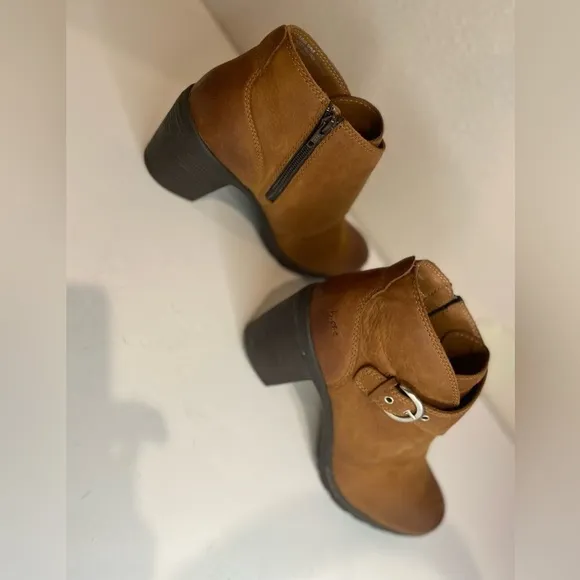B.O.C~Born Concept~NIB~Cognac Distressed Leather Ankle Boots~Block Heel~Size 10