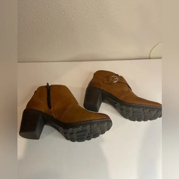 B.O.C~Born Concept~NIB~Cognac Distressed Leather Ankle Boots~Block Heel~Size 10