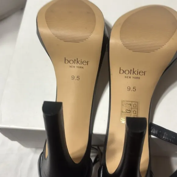 Botkier Willow Black Leather Women's Sandals. NWOT