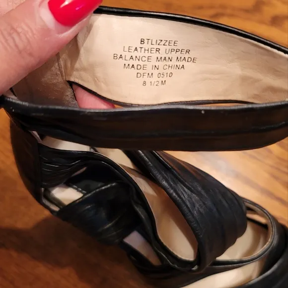 Boutique 9 Black Genuine Leather Band Zip Back Heels Shoes Size 8.5
