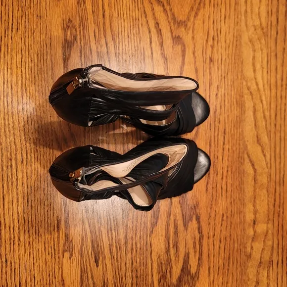 Boutique 9 Black Genuine Leather Band Zip Back Heels Shoes Size 8.5