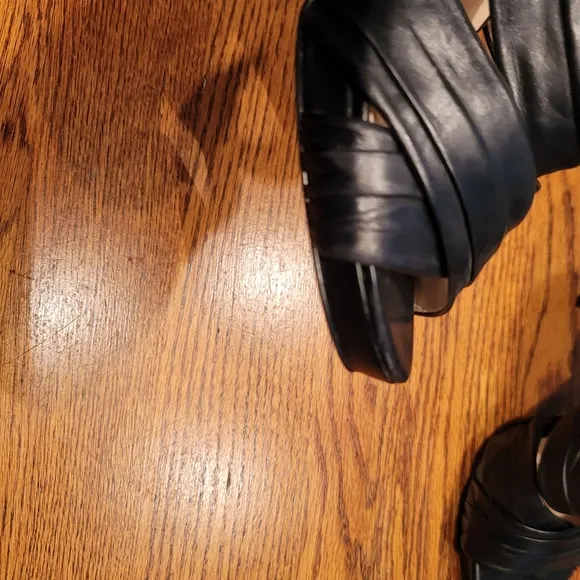 Boutique 9 Black Genuine Leather Band Zip Back Heels Shoes Size 8.5