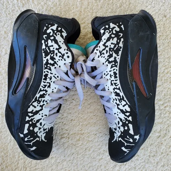 Boys Jordans Zion Black and White Athletic Shoes 5 Big Kid Very Good Condition