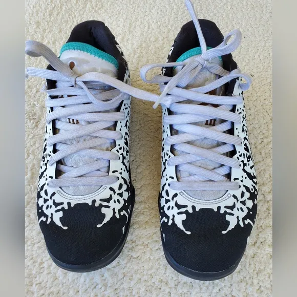 Boys Jordans Zion Black and White Athletic Shoes 5 Big Kid Very Good Condition