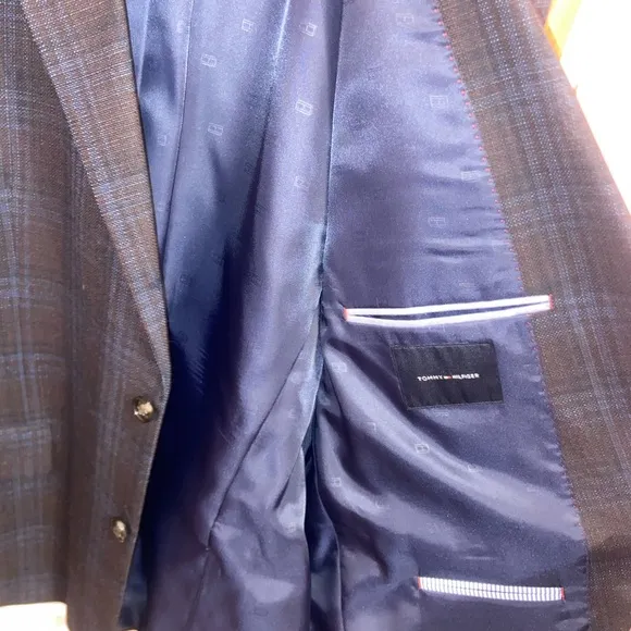 BRAND NEW Tommy Hilfiger Modern Fit Sport Coat Burgundy Plaid Mens Wearhouse