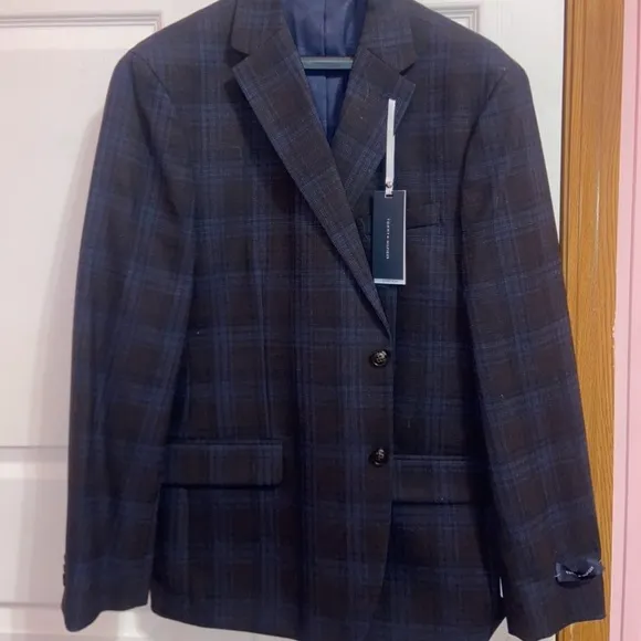 BRAND NEW Tommy Hilfiger Modern Fit Sport Coat Burgundy Plaid Mens Wearhouse