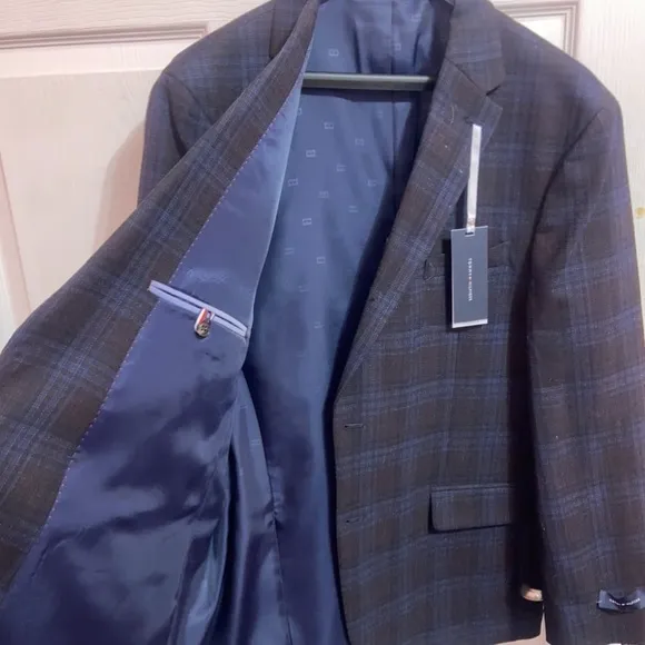 BRAND NEW Tommy Hilfiger Modern Fit Sport Coat Burgundy Plaid Mens Wearhouse