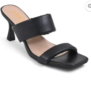 BRAND NEW ANDREW BY ANDREW STEVEN'S WOMEN'S CORA SANDALS