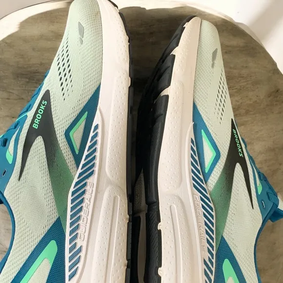 Brooks Adrenaline GTS 23 Running Shoes Lightweight Cushioning Size 10.5 new