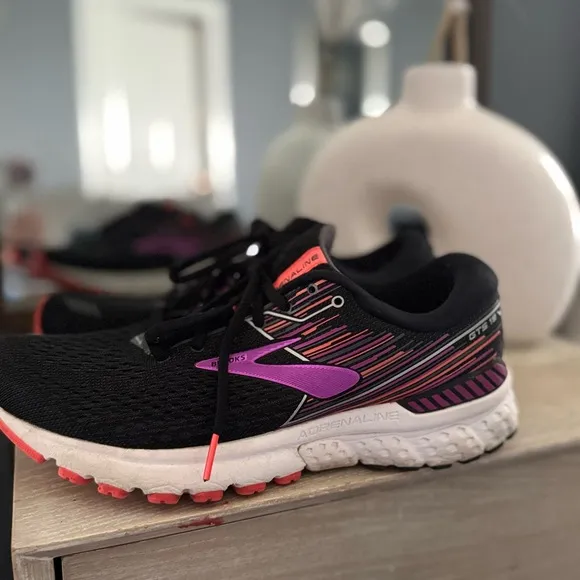 Brooks Black and Purple Athletic Shoes with Modern Cushioning