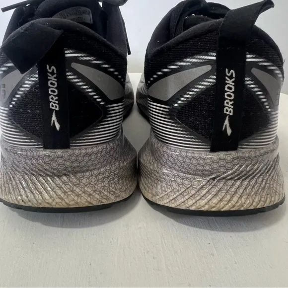 Brooks Levitate 6 Black Athletic Walking Running Shoes Size 6.5