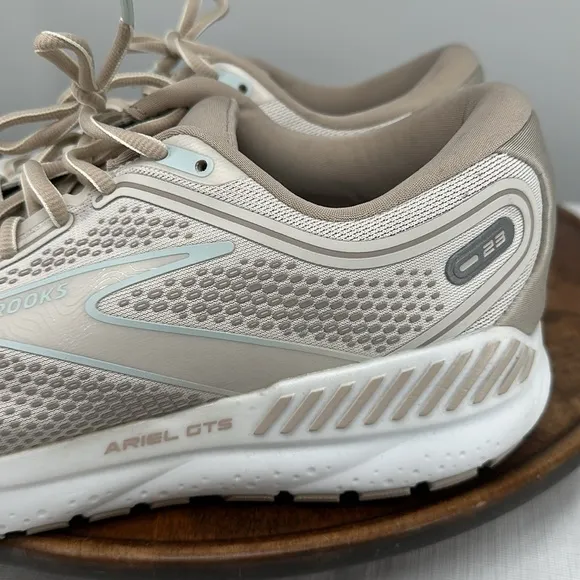 Brooks Shoes Wm 11.5 Wide (D) Ariel GTS 23 Running Sneakers Chateau Grey/Wh Sand