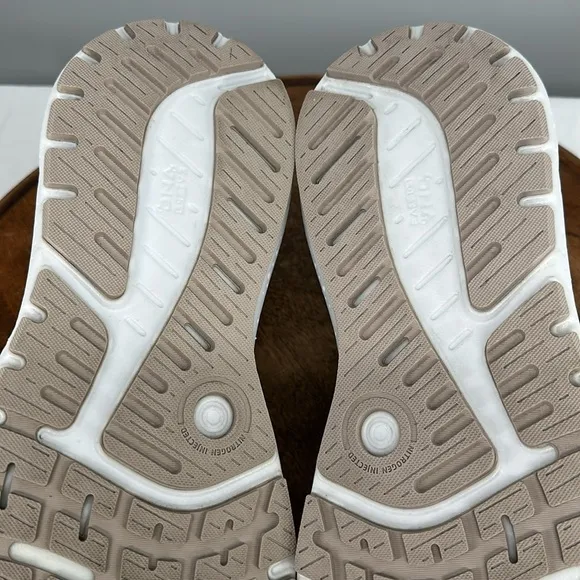 Brooks Shoes Wm 11.5 Wide (D) Ariel GTS 23 Running Sneakers Chateau Grey/Wh Sand