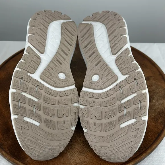 Brooks Shoes Wm 11.5 Wide (D) Ariel GTS 23 Running Sneakers Chateau Grey/Wh Sand