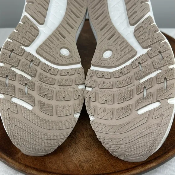 Brooks Shoes Wm 11.5 Wide (D) Ariel GTS 23 Running Sneakers Chateau Grey/Wh Sand