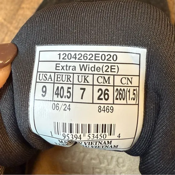 Brooks Women’s Adrenaline GTS 24 Stability Running Walking Shoe Black Size 9 2E