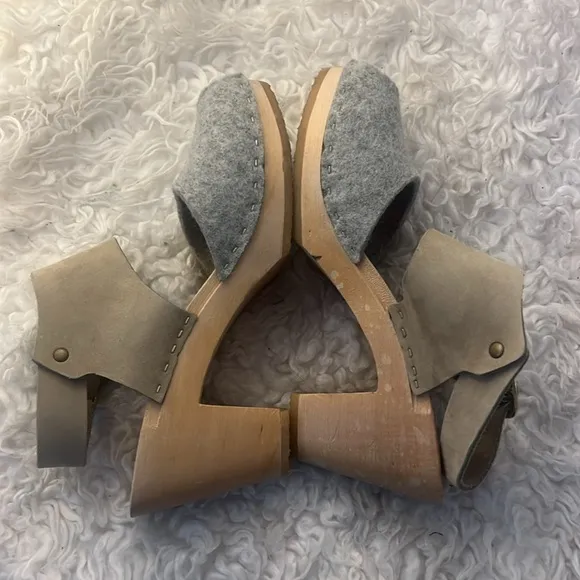 Bryr Women's Gray Clogs Sandals size 36 US 6