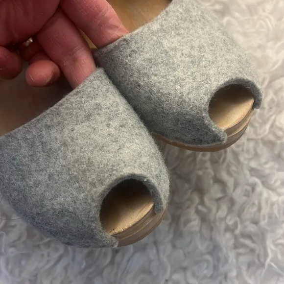 Bryr Women's Gray Clogs Sandals size 36 US 6