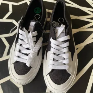 Calvin Klein Black &amp; White Logo Lauri Sneakers