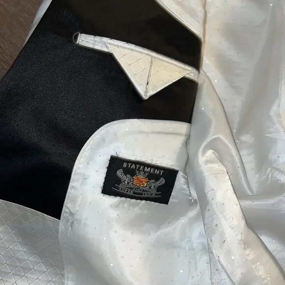 CCO MENSWEAR.  Statement Men's Modern Fit Dress Blazer. Small.