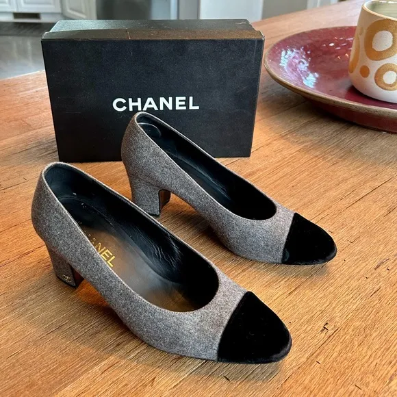 Chanel Women's Gray Tweed and Black Velvet Toe Heels - Size 40