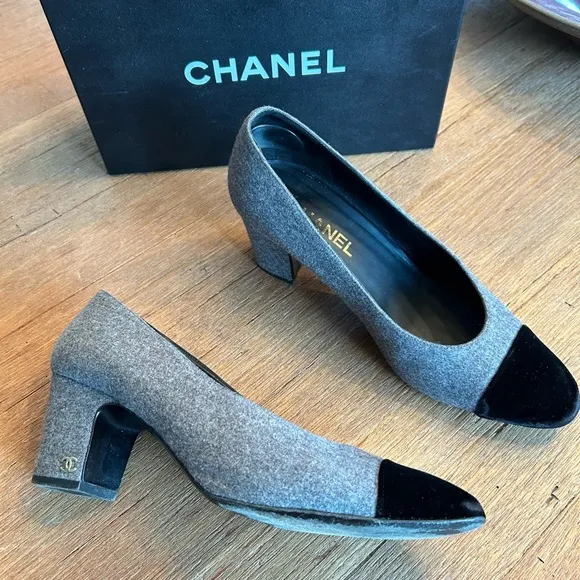 Chanel Women's Gray Tweed and Black Velvet Toe Heels - Size 40