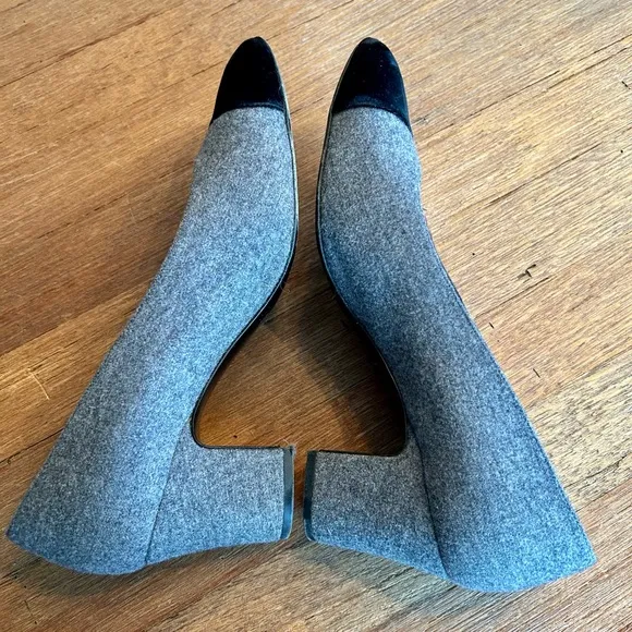 Chanel Women's Gray Tweed and Black Velvet Toe Heels - Size 40