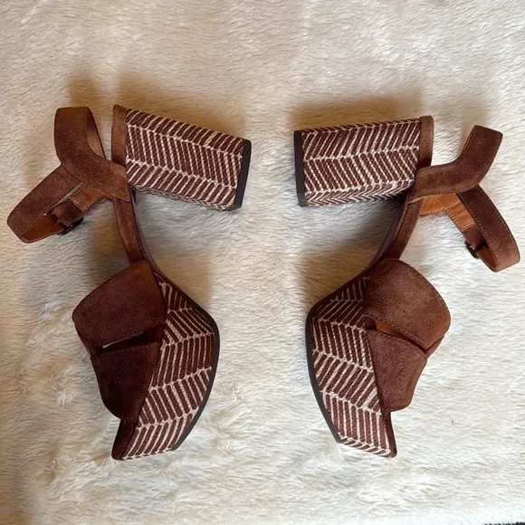 CHIE MIHARA Suede Platform Heel Sandals in Brown size 7