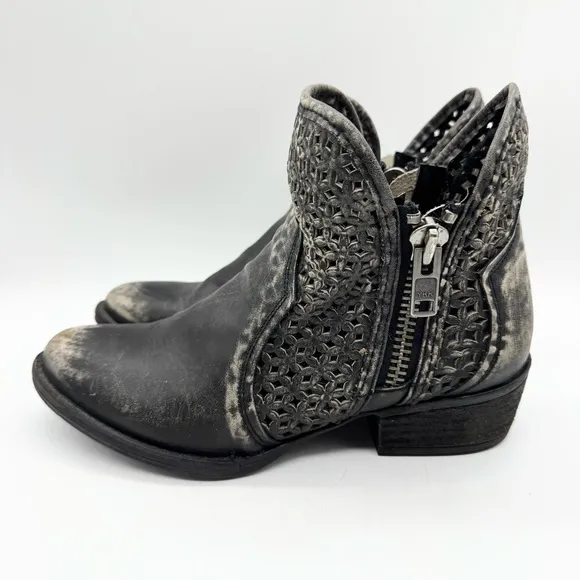 Circle G by Corral Women's Laser Cut Out Zip Ankle Short Booties Black Size 10