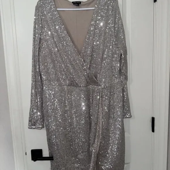 City Chic Nude champagne Razzle Sequin holiday Dress plus size 18