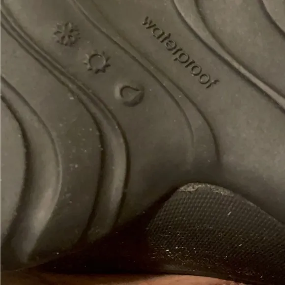 Clark high quality men’s boots. Perfect for icy or snowy conditions &amp; outsiders