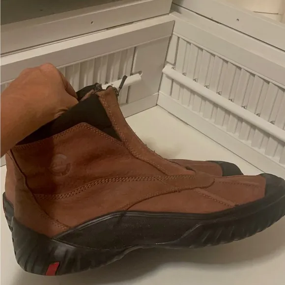 Clark high quality men’s boots. Perfect for icy or snowy conditions &amp; outsiders