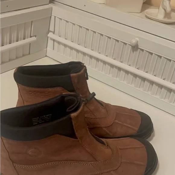 Clark high quality men’s boots. Perfect for icy or snowy conditions &amp; outsiders