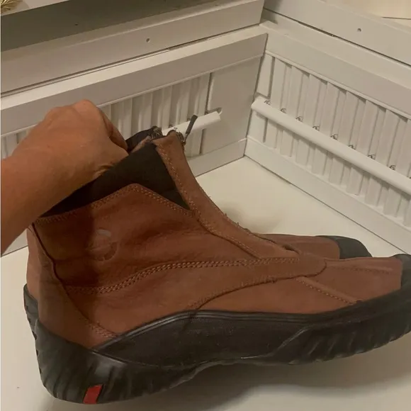 Clark high quality men’s boots. Perfect for icy or snowy conditions &amp; outsiders