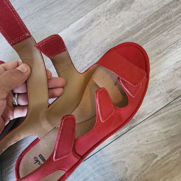 Clarks Collection Reedly Juno Red Sandals Women Size 7.5 Wedge Soft Cushion Shoe