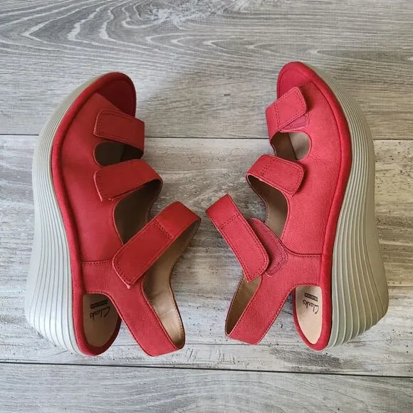 Clarks Collection Reedly Juno Red Sandals Women Size 7.5 Wedge Soft Cushion Shoe