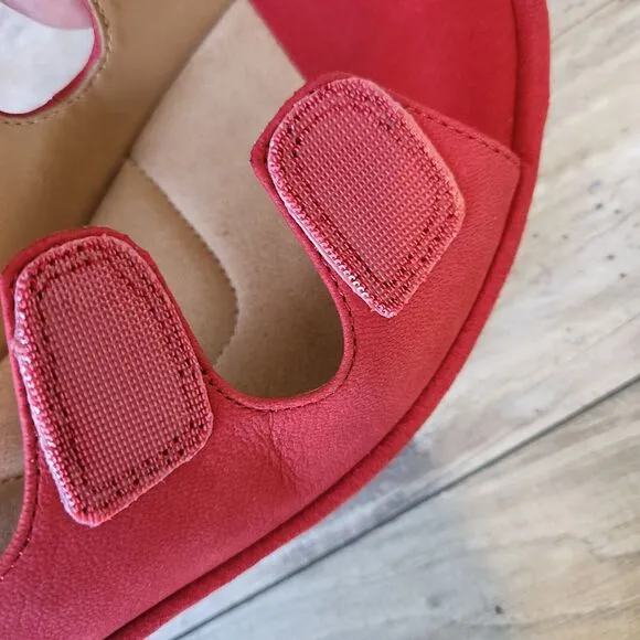 Clarks Collection Reedly Juno Red Sandals Women Size 7.5 Wedge Soft Cushion Shoe