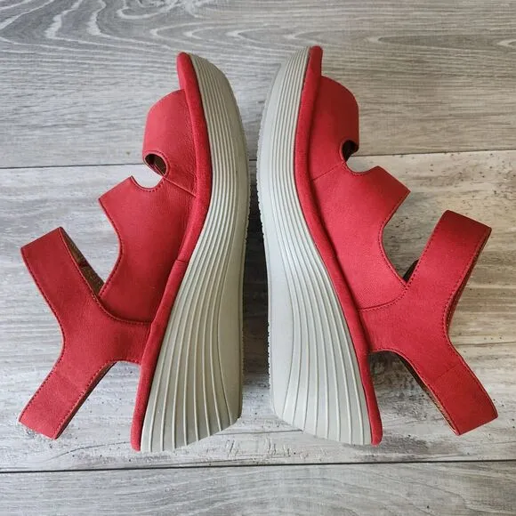 Clarks Collection Reedly Juno Red Sandals Women Size 7.5 Wedge Soft Cushion Shoe
