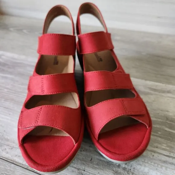 Clarks Collection Reedly Juno Red Sandals Women Size 7.5 Wedge Soft Cushion Shoe