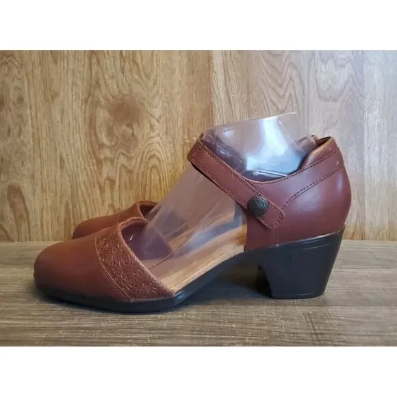 Clarks Emily 2 Ketra Ankle Strap Heels Womens Size 8.5 Wide Brown