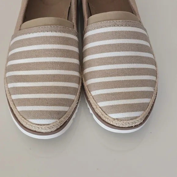 Clark's Serena Paige Striped Tan Slip-On Almond toe Women's Shoes Size 7