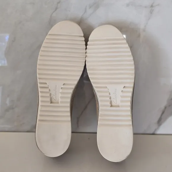 Clark's Serena Paige Striped Tan Slip-On Almond toe Women's Shoes Size 7