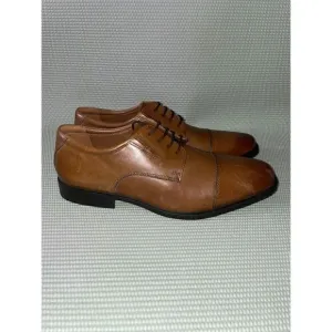 Clarks Tilden Dark Tan Cap Toe Leather Oxford Shoes Men’s Size 11WIDE New No Box